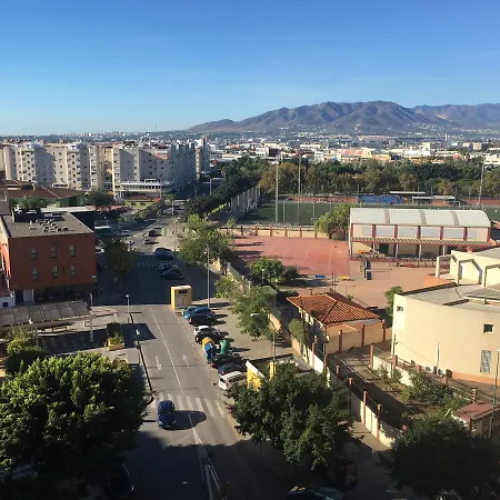 Homestay Cerca De Aeropuerto, Metro ,bus *